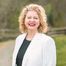 Val Hemminger Principal Family Law Lawyer, Pathway Legal Vancouver